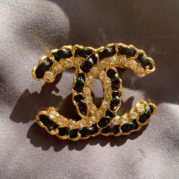 Classic Double CC Black Brooch - Picture 14 of 16